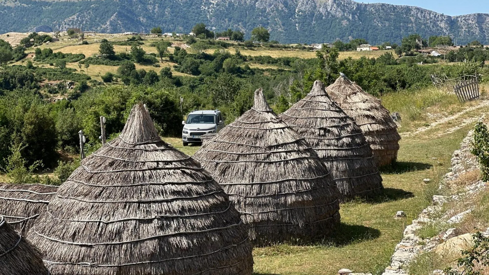 Camping Lekdushi - Shehu Hotel Tepelene Campsite